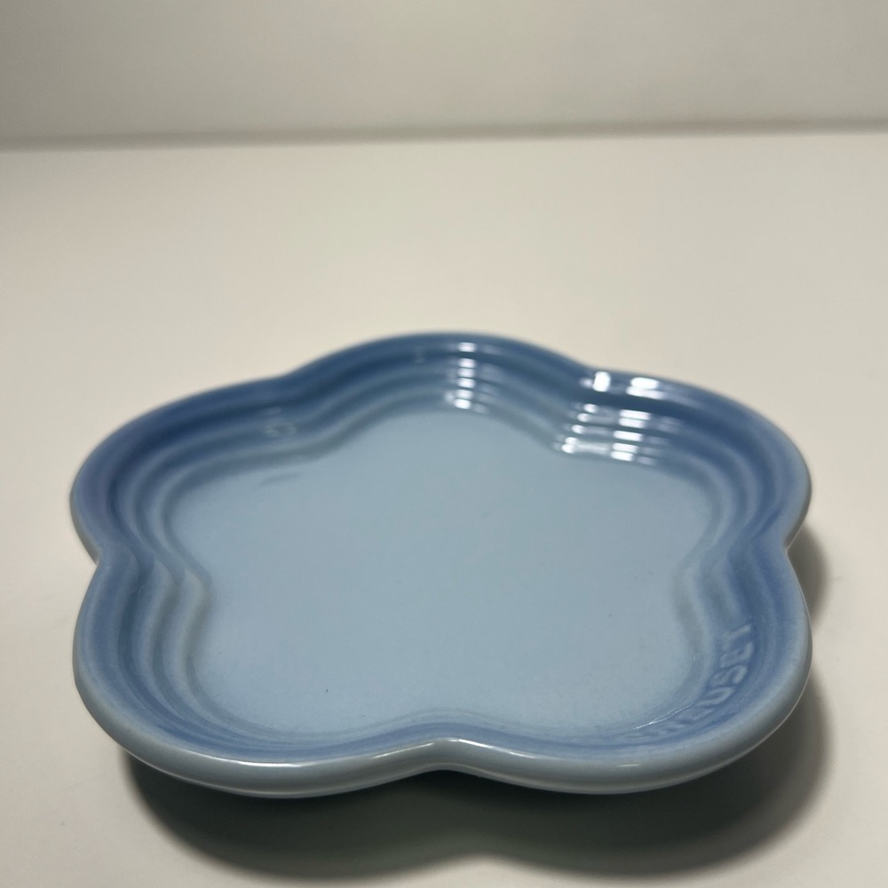 Le Creuset Stoneware Flower Petal Scalloped Trinket Dish Plate Tray - Picture 8 of 11
